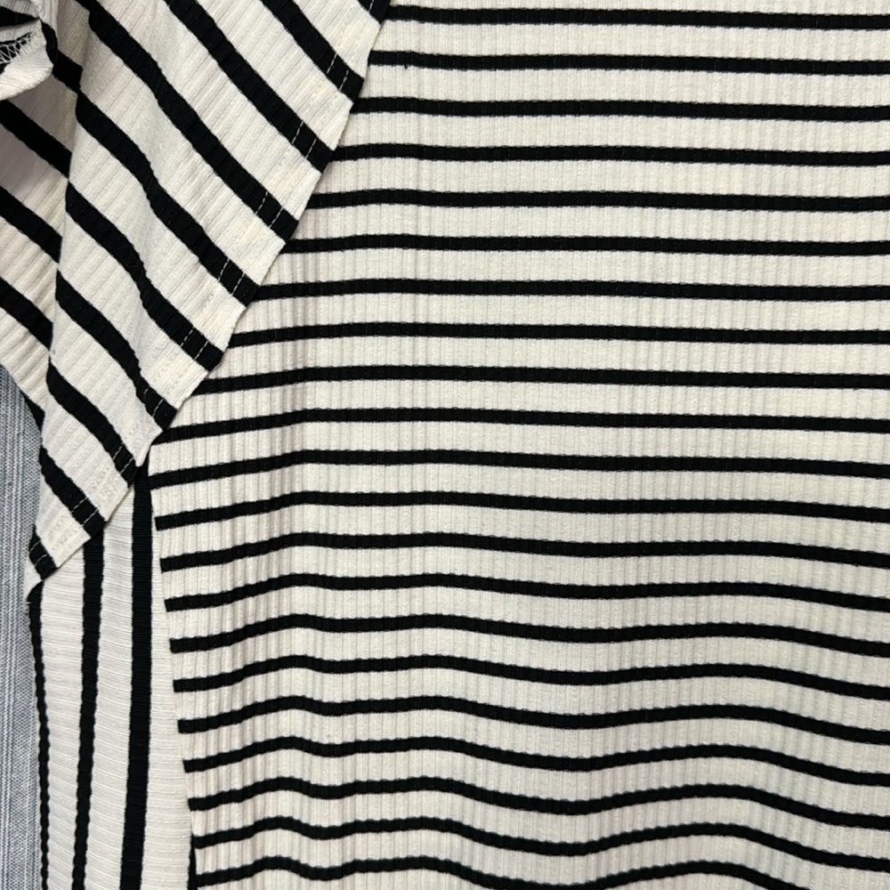 Ladies short sleeve top - Picture 3 of 3